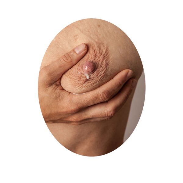 © Alina Gross - Image from the The nipple instinct photography project