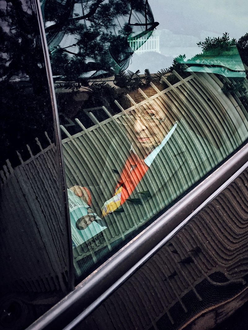 © Simona Bonanno - Everyday Aunt Sara reads the daily newspaper