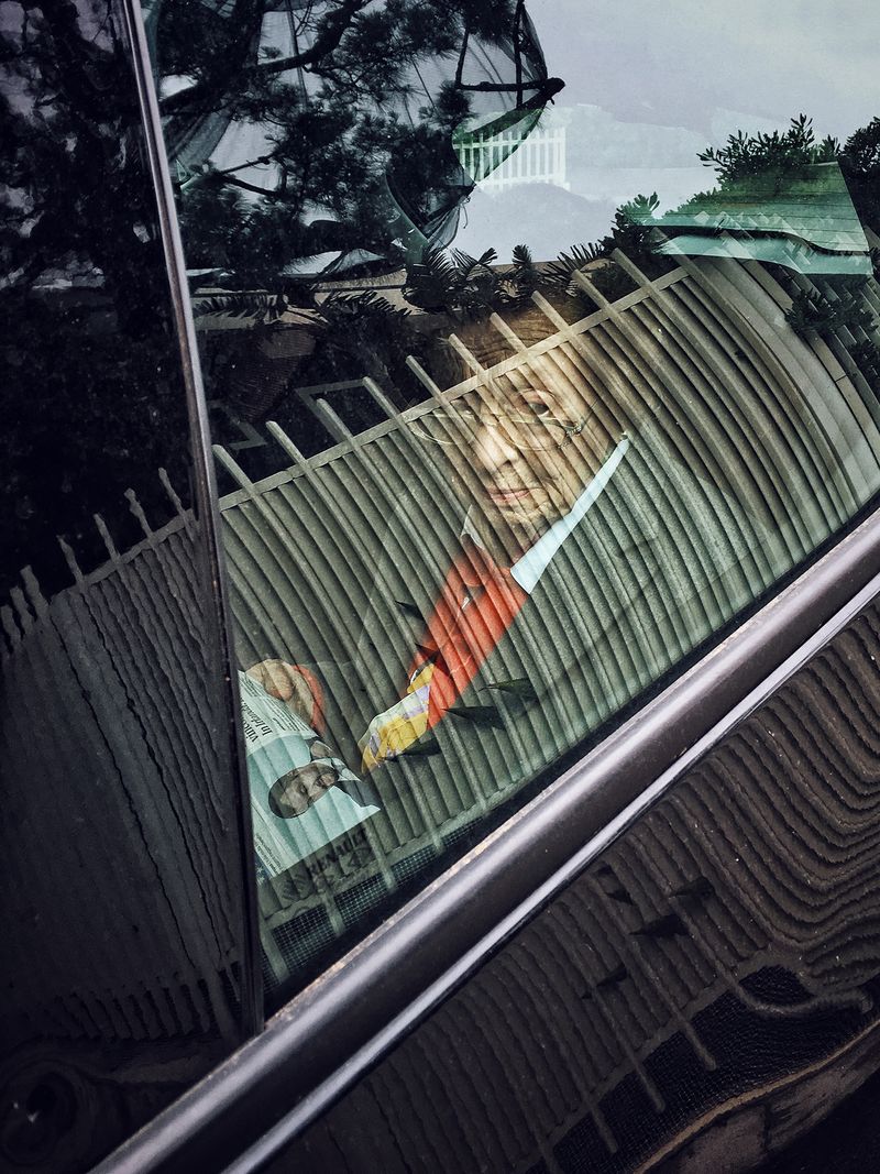 © Simona Bonanno - Everyday Aunt Sara reads the daily newspaper