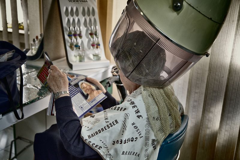 © Simona Bonanno - Every Saturday Aunt Sara goes to the hairdresser.