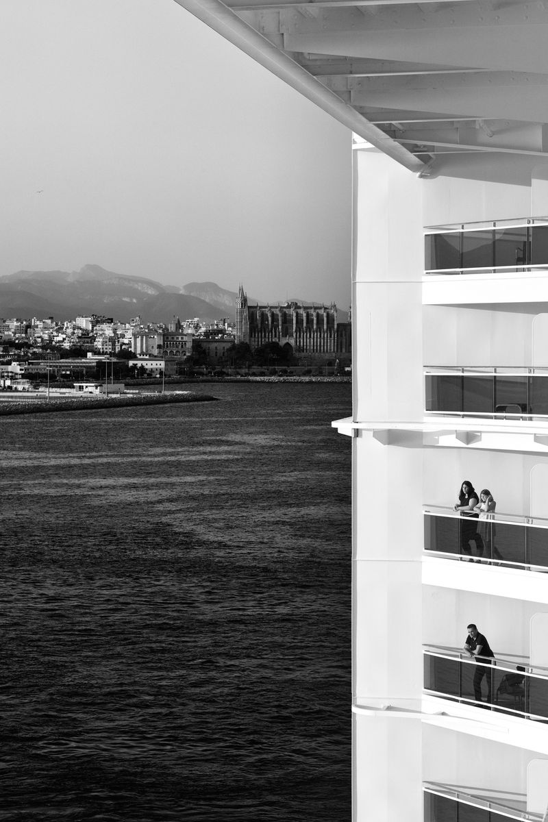 © Simona Bonanno - People in the cabin balcons waiting for docking. Palma de Mallorca, Spain 2015