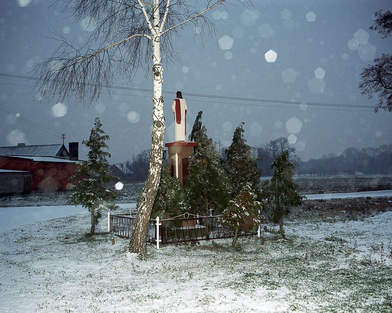 © Michal Adamski - The chapel at the entry road to the village.