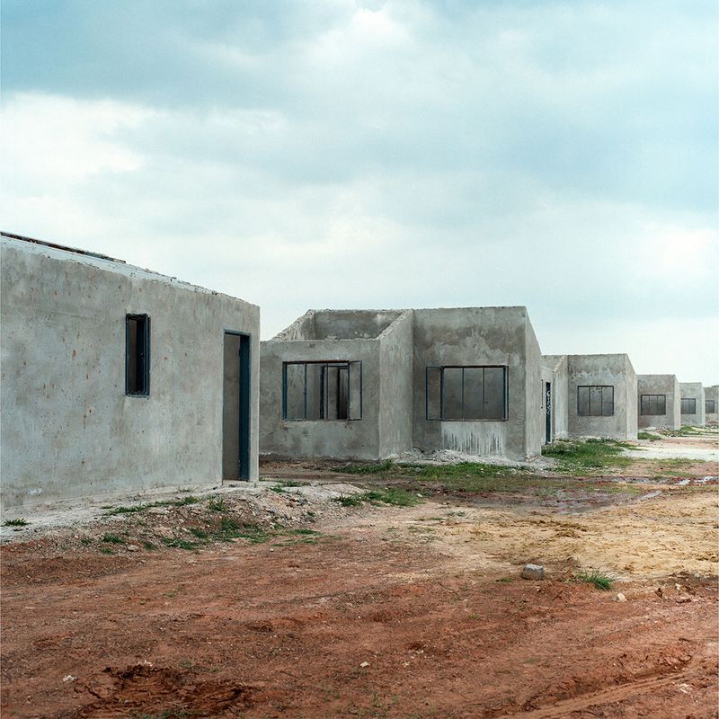 © Claudio Rasano - Image from the EVERYONE LIVE IN THE SAME PLACE LIKE BEFORE photography project