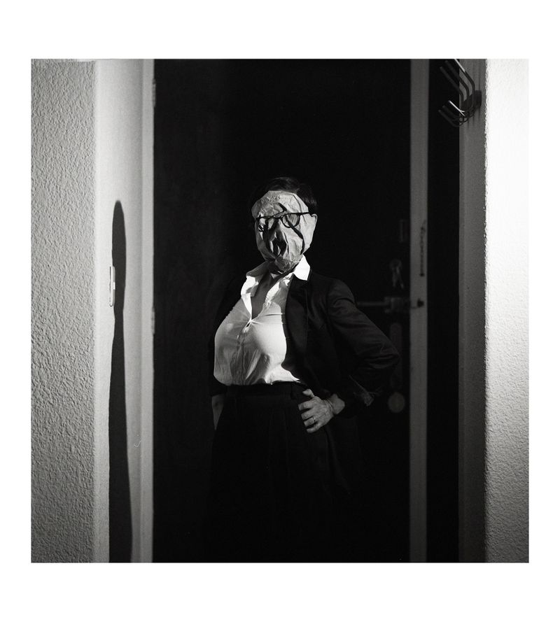 © yvonne venegas - Self -portrait in Erwin Blumfeld (H. Newton Pose) 2018