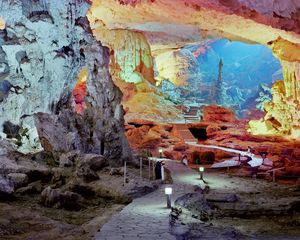 SHOW CAVES