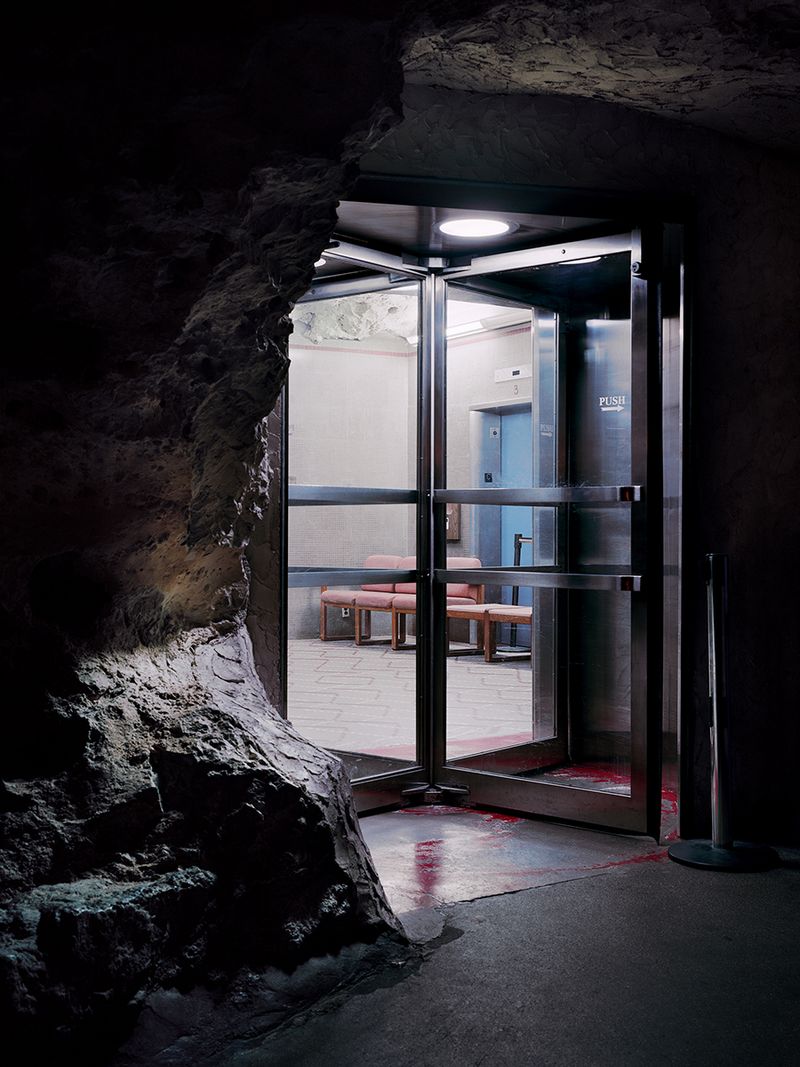 © Austin Irving - Image from the SHOW CAVES photography project