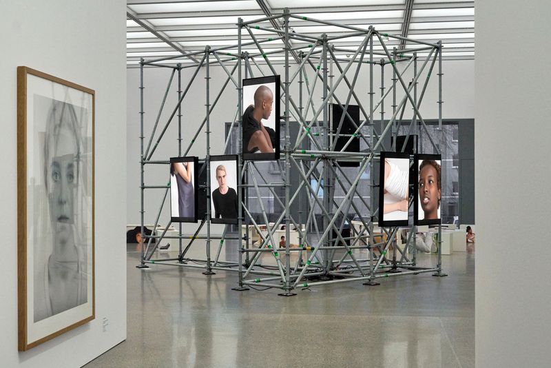 © Roxana Rios - Image from the FIGURE, FORM photography project