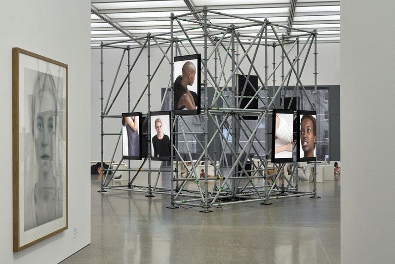 © Roxana Rios - Image from the FIGURE, FORM photography project