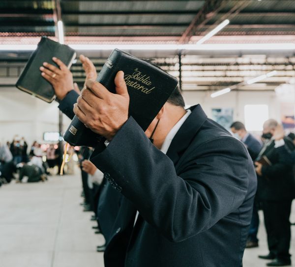 © Almendra Fantilli - Men are recognised as pastors during a ceremony at ICIAR Church, Mexico City, Mexico, 2022.