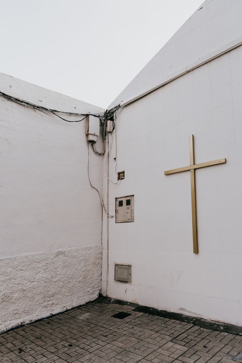 © Almendra Fantilli - An evangelical church in an industrial area of Málaga, Spain, December 2024.