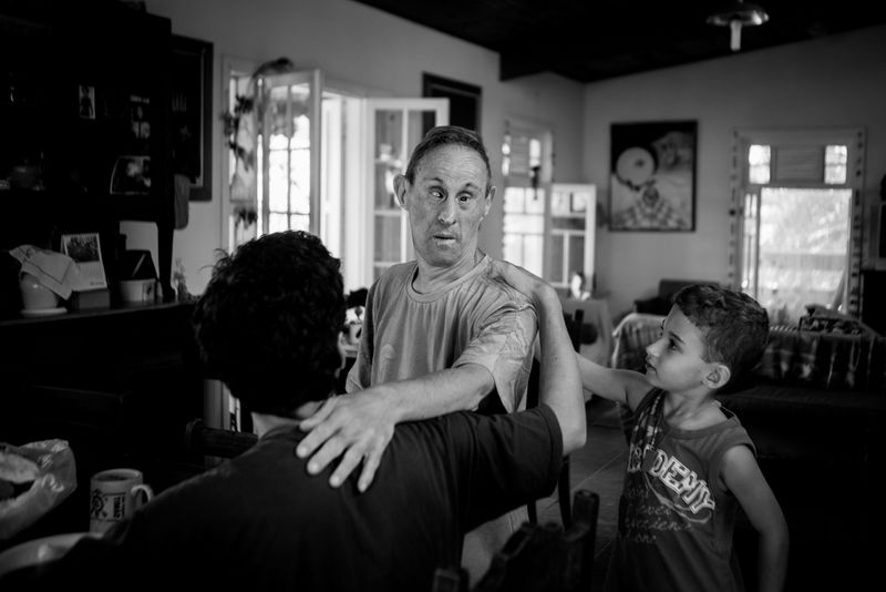 © Ilana Bar - Image from the transparencia de lar  (transparencies of home) photography project