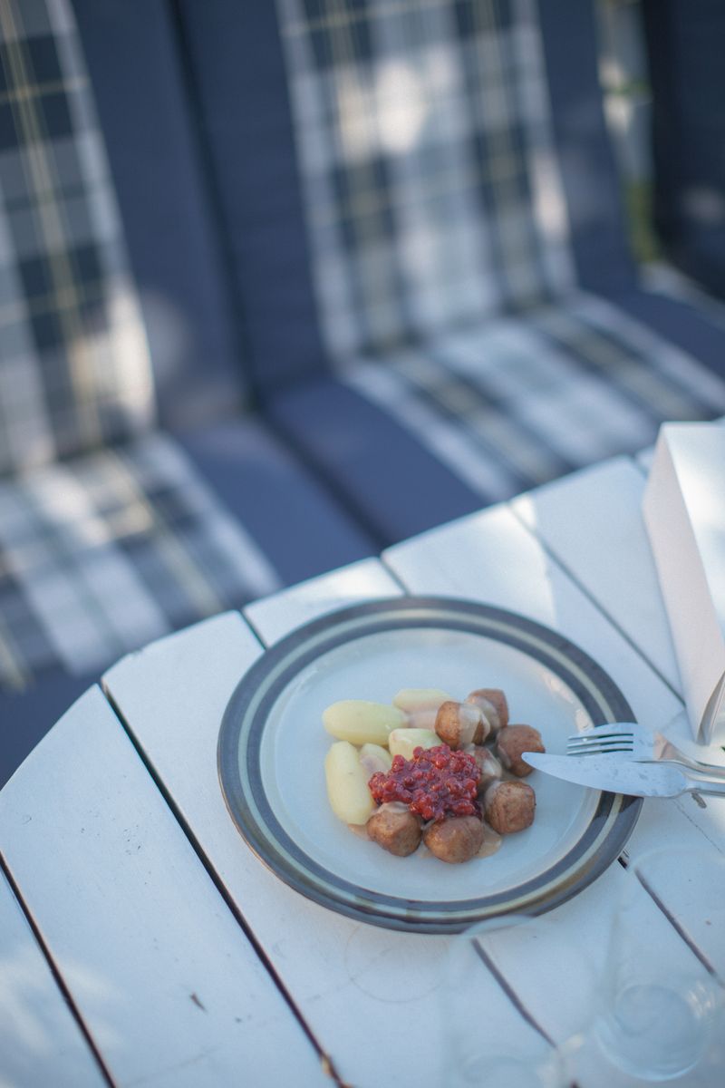 © Pratya Jankong - Image from the ''Swedish Family'' photography project