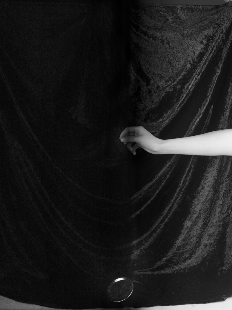 © Zhu Gaocanyue - Hold, Crossover, Down #3, 握紧, 交叉, 坠落 #3, 2024, Providence.