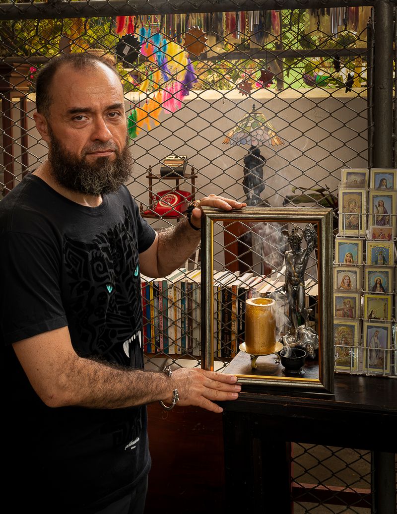 © JIMMY - Cesar, religious and esoteric items.