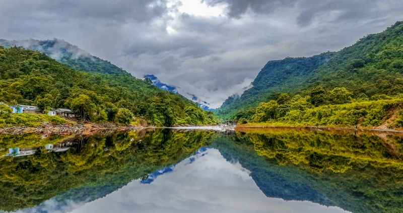© khan avi - lake