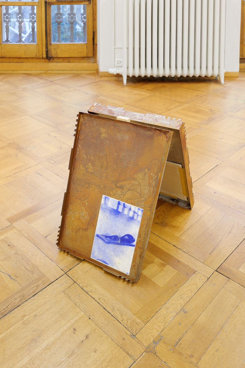 © Donja Nasseri - Image from the "I'm going to play with it at home (and feel like a pharaoh)", 2025 photography project