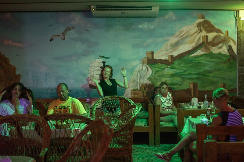 © Stanislava Novgorodtseva - Disco in a cafe on the city promenade. Sudak