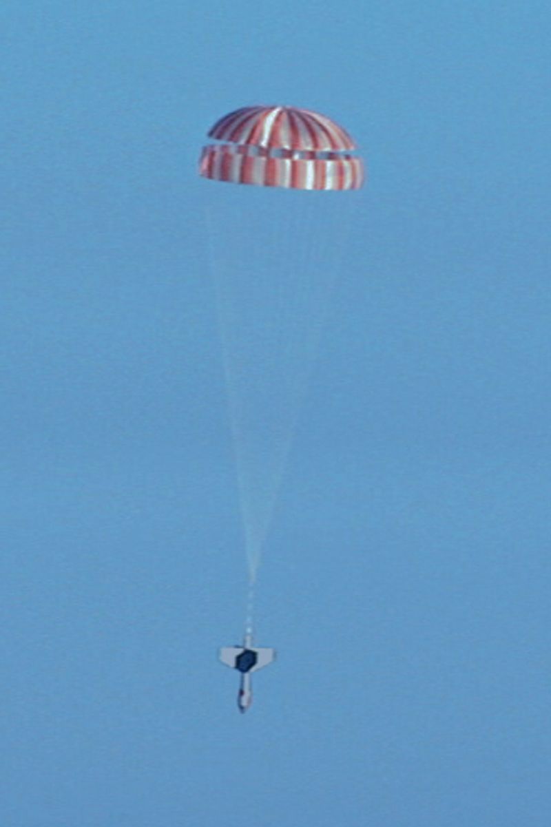 © Valeria Arendar - Testing lander parachute:engineers used a dart-like weight for the drop test.