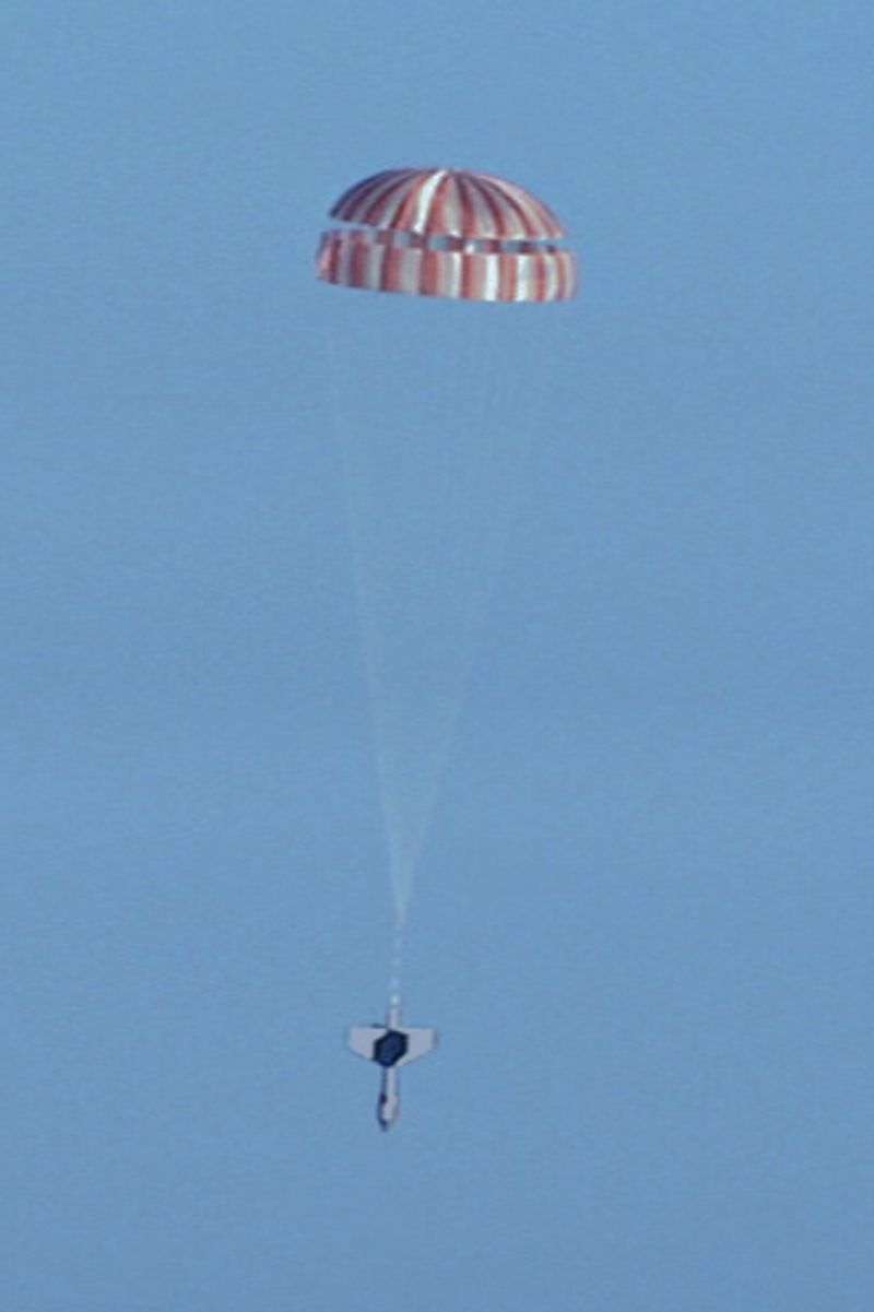 © Valeria Arendar - Testing lander parachute:engineers used a dart-like weight for the drop test.