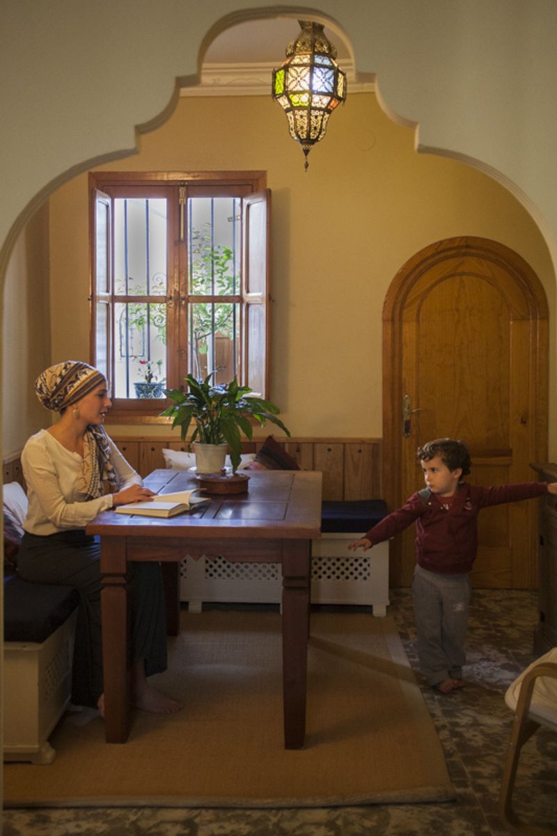 © Chiara Ferronato - Fatima at home with her son Harun.