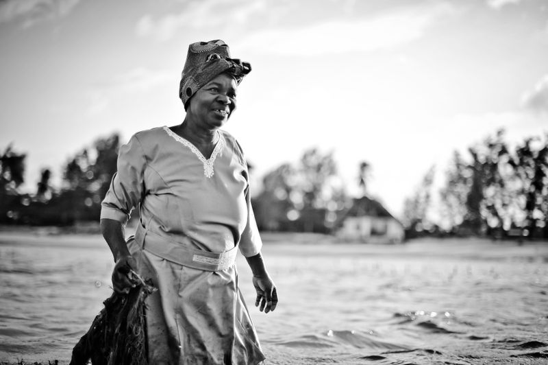 © Rosa van Ederen - Image from the The women of the Seaweed Center photography project