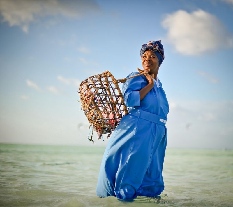 © Rosa van Ederen - Image from the The women of the Seaweed Center photography project