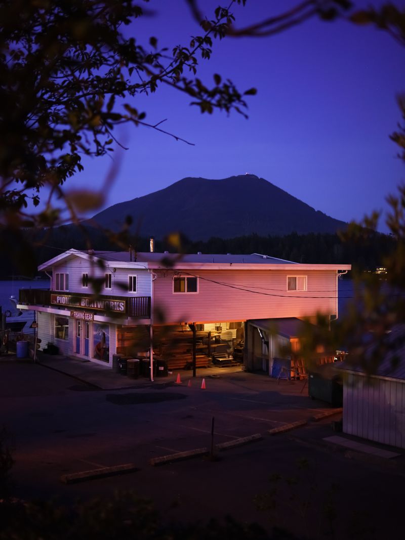 © Mayssa Jaoudat - Image from the Suzanne, Long Road photography project