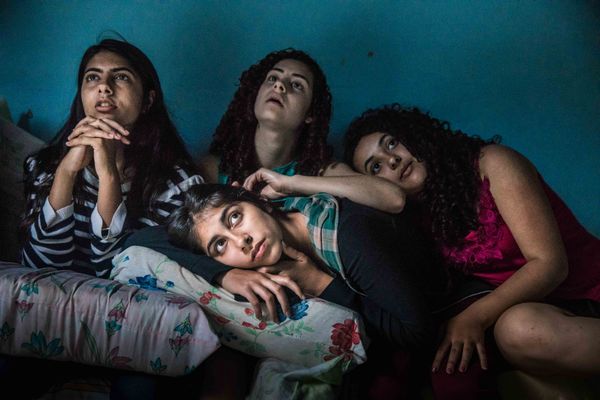 © Marlena Waldthausen - Girls watching a telenovela