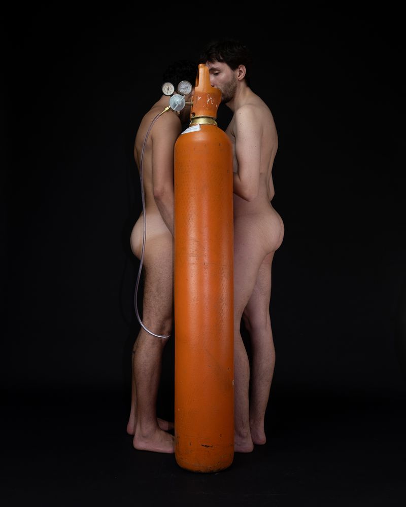 © Masina Pinheiro & Gal Cipreste - Helium gas, two folds of muscles, 2024