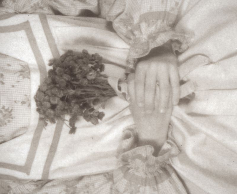 © Jantien de Bruin - Image from the Sister Love photography project