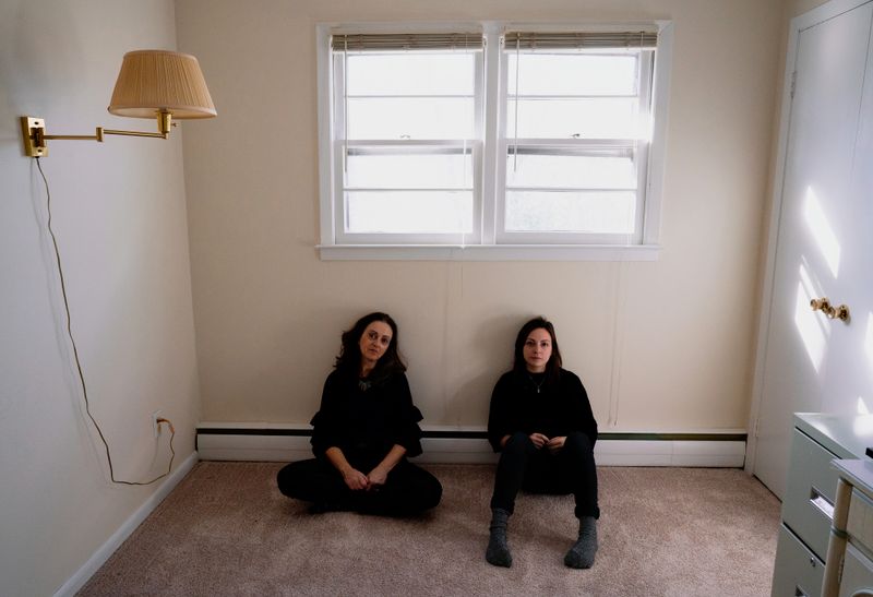 © Hannah Altman - In Her Childhood Home After Her Mother's Tombstone Unveiling, 2018