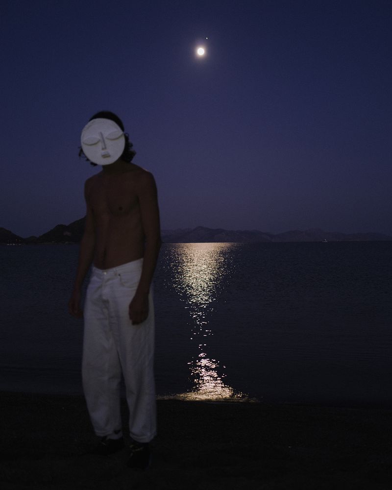 © Nikita Lukyanov - a moon mask / a night photo about full moon