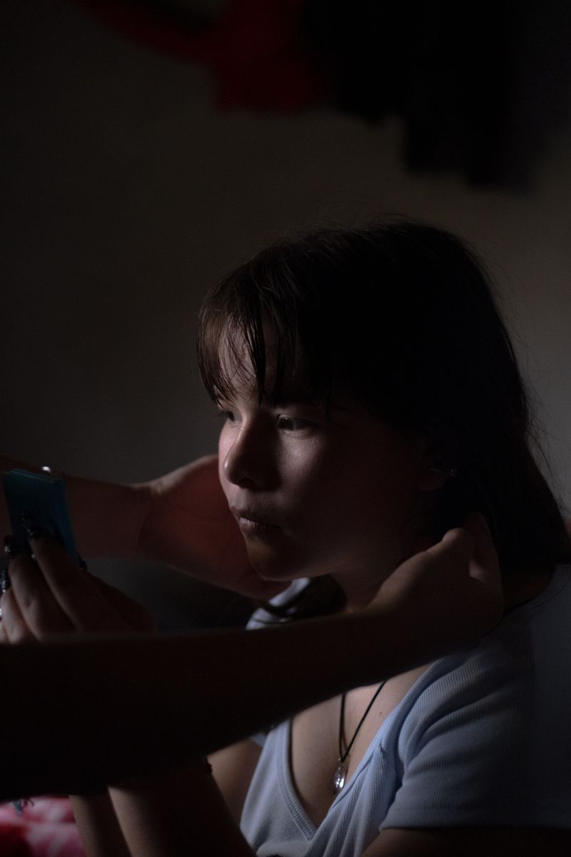 © Frédérique Gélinas - Cecilia getting ready for her quinceañera.