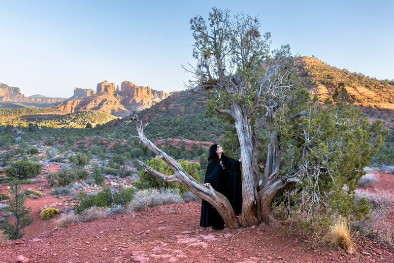© Elisa Maenhout - Harmony Connecting with a Tree on a Vortex, Sedona, AZ, USA, 2025