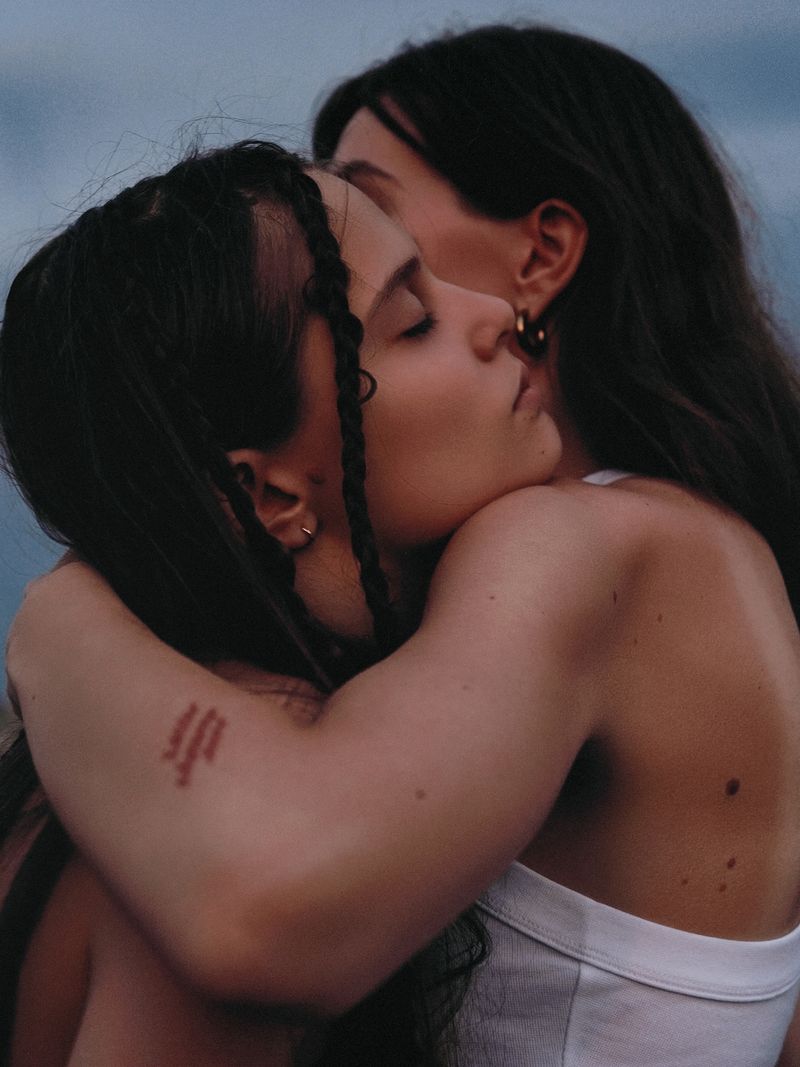 © Marysia Myanovska - Maria and her sister Alexandra, Kyiv Apr 2022