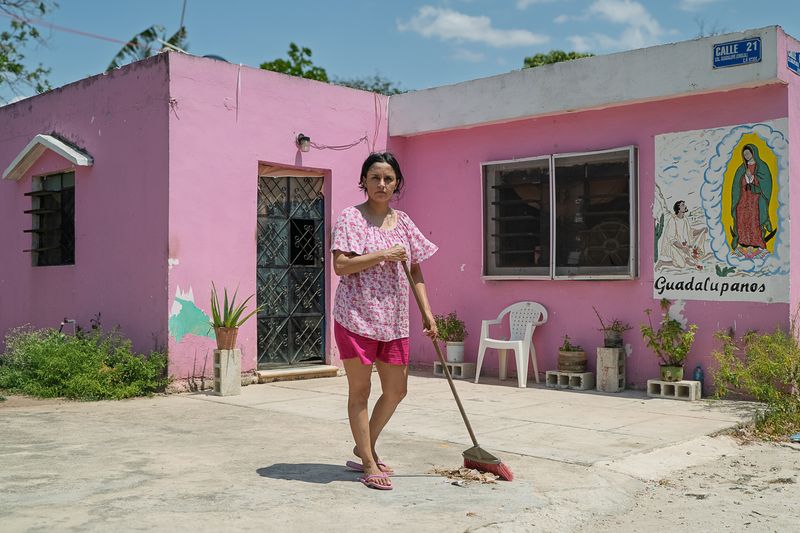 © Alejandra Aragon - Image from the The Prehistoric Color photography project