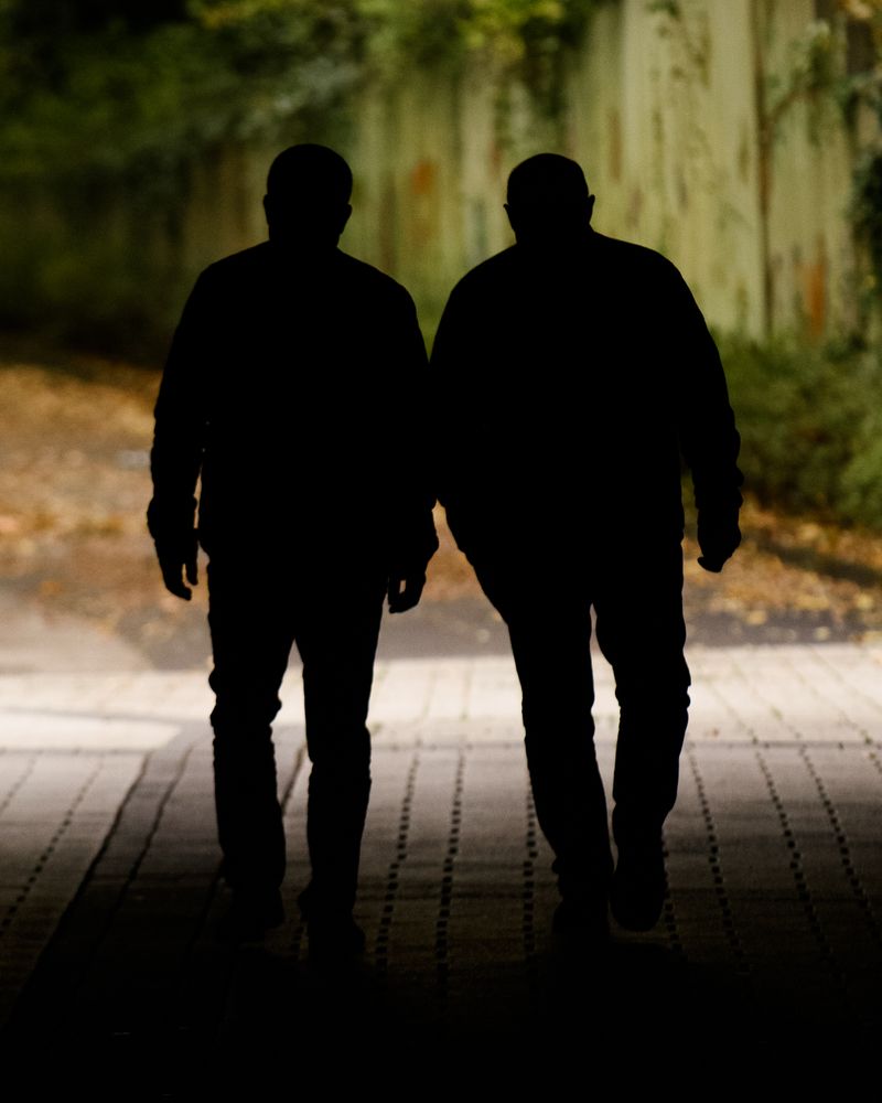 © Justus Lemm - Silhouettes of two persons, Mettmann, Germany