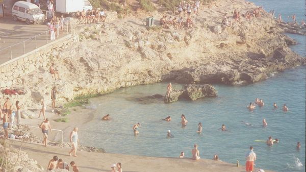 © Ana Kati - Image from the Faceless Summer en el Mediterráneo photography project