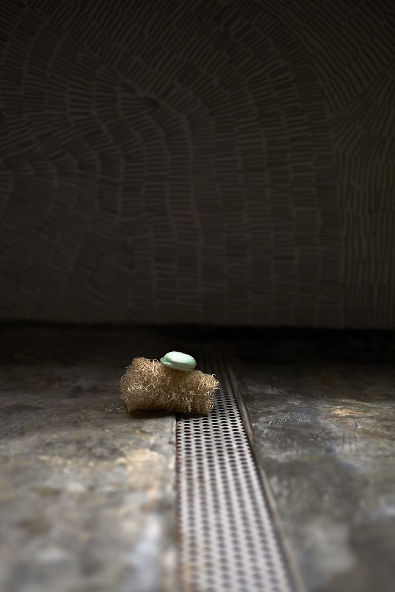 © Tati Vicedomine - Image from the You can even cry in the shower photography project