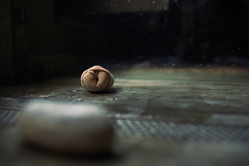 © Tati Vicedomine - Image from the You can even cry in the shower photography project