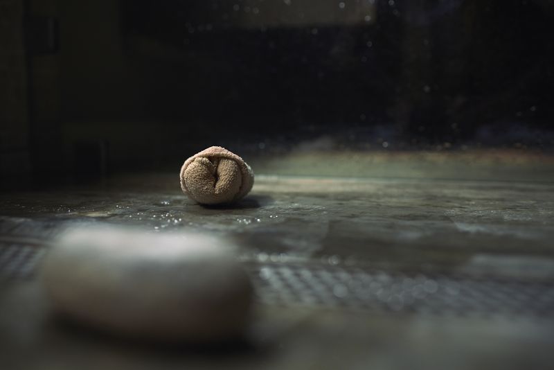 © Tati Vicedomine - Image from the You can even cry in the shower photography project