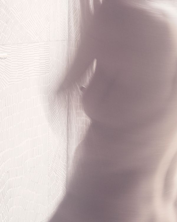 © Tati Vicedomine - Image from the You can even cry in the shower photography project