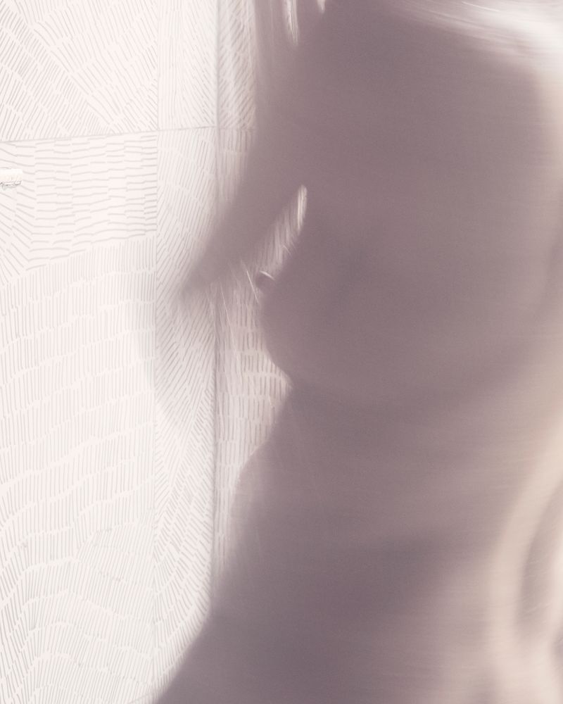 © Tati Vicedomine - Image from the You can even cry in the shower photography project