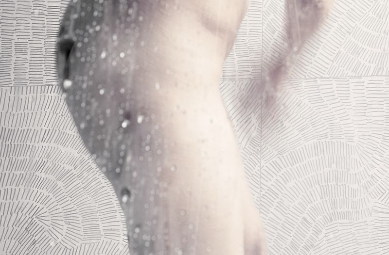 © Tati Vicedomine - Image from the You can even cry in the shower photography project