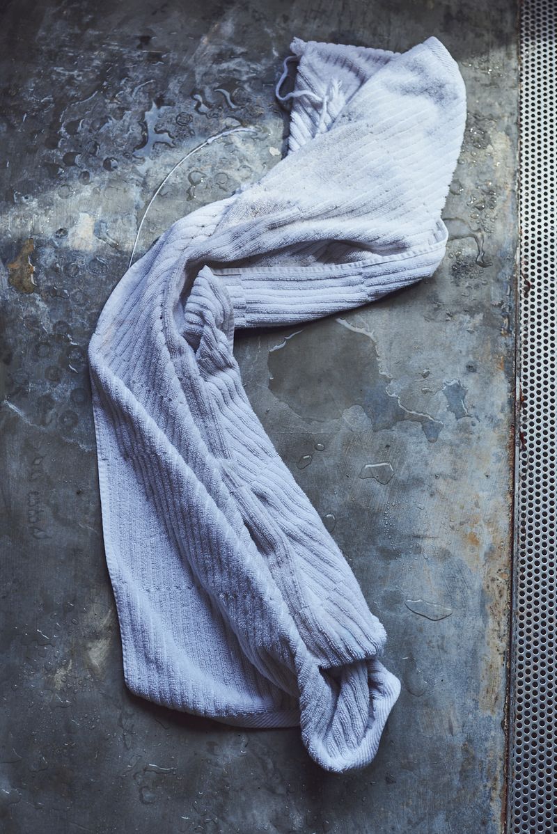 © Tati Vicedomine - Image from the You can even cry in the shower photography project