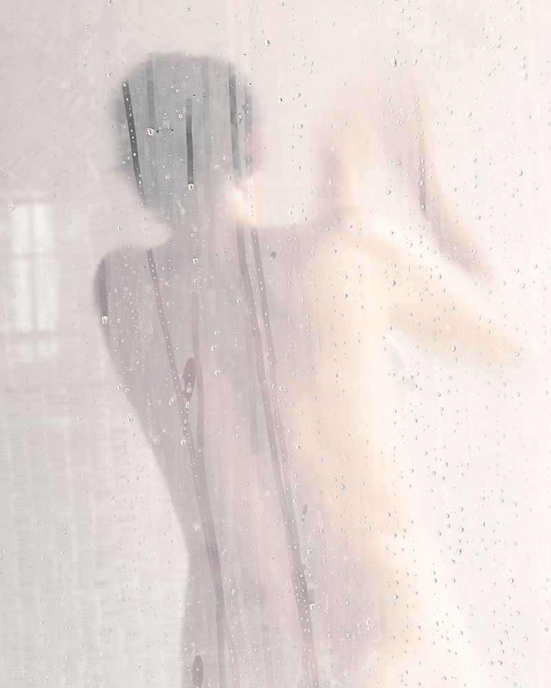 © Tati Vicedomine - Image from the You can even cry in the shower photography project