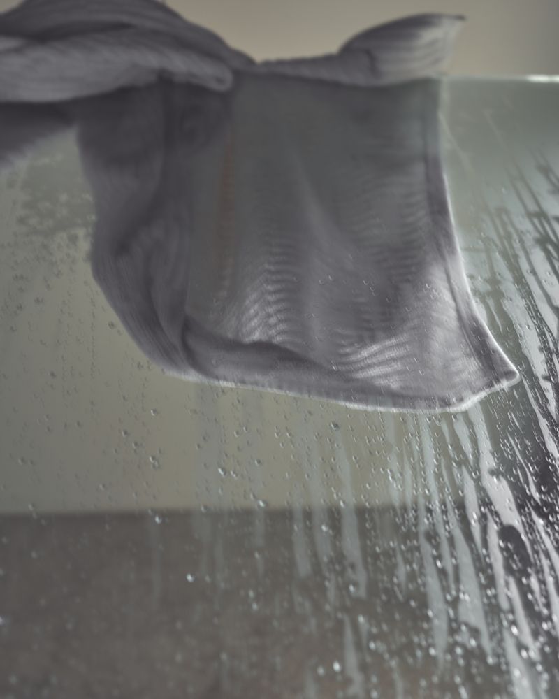 © Tati Vicedomine - Image from the You can even cry in the shower photography project