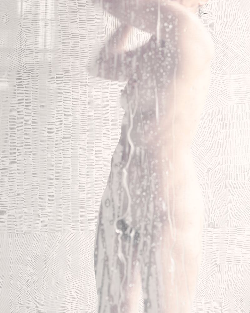 © Tati Vicedomine - Image from the You can even cry in the shower photography project
