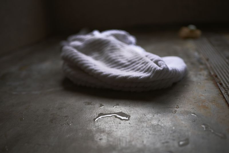 © Tati Vicedomine - Image from the You can even cry in the shower photography project