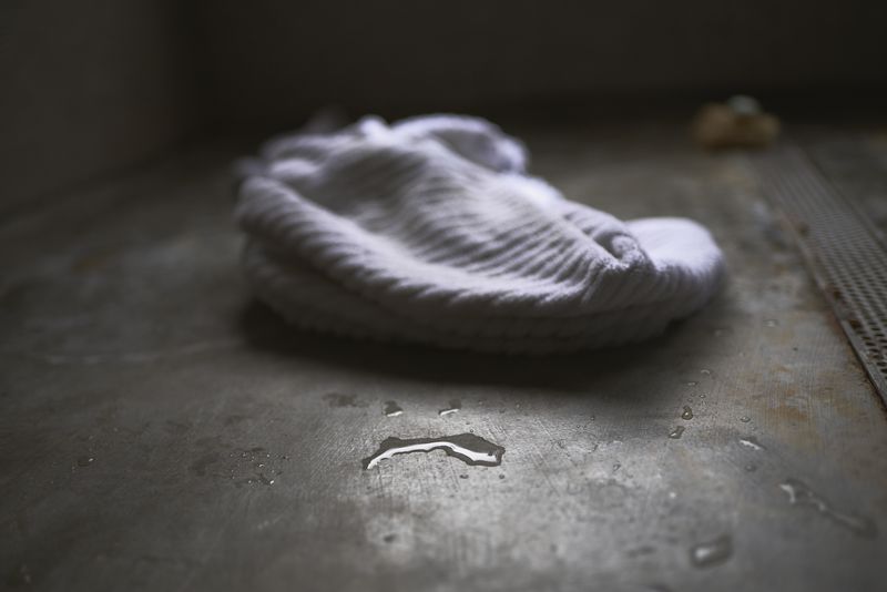 © Tati Vicedomine - Image from the You can even cry in the shower photography project